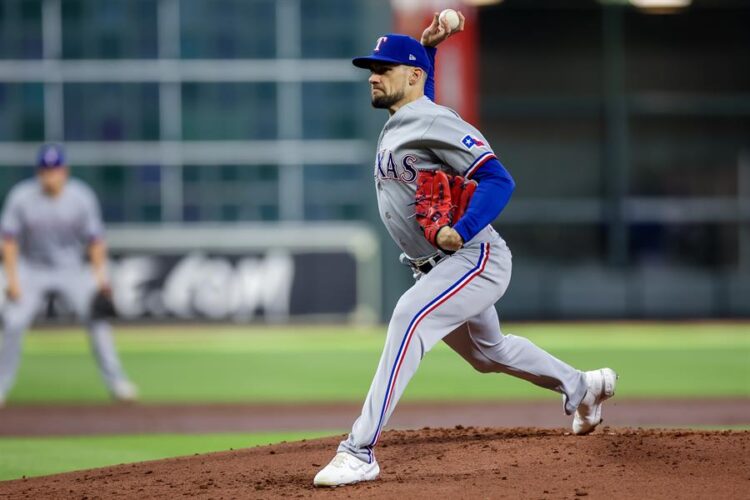 Eovaldi y una ofensiva oportuna le da la segunda victoria a los Rangers en la Serie de Campeonato