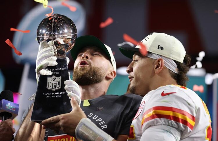La conexión Mahomes-Kelce da el quinto triunfo seguido a los Chiefs