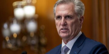 McCarthy dice ahora que su reelección como líder de la Cámara depende de los republicanos