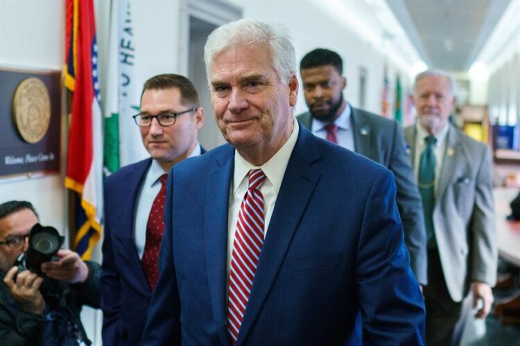 Los republicanos de la Cámara Baja eligen a su quinto candidato a “speaker”, Mike Johnson