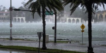 La tormenta Philippe se fortalece y mantiene en alerta a las Bermudas