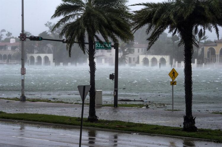 La tormenta Philippe se fortalece y mantiene en alerta a las Bermudas