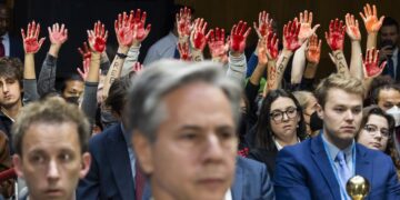 Interrumpen una audiencia en el Senado al grito de: “Alto al fuego ya en Gaza”