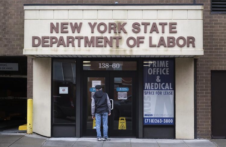 Sube a 231,000 la cifra semanal de solicitudes del subsidio por desempleo en Estados Unidos