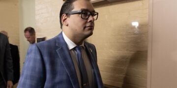 La Cámara Baja decide no expulsar al republicano imputado George Santos