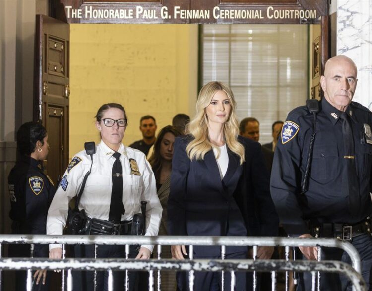 Ivanka Trump testifica en el juicio civil por fraude contra la empresa de su padre
