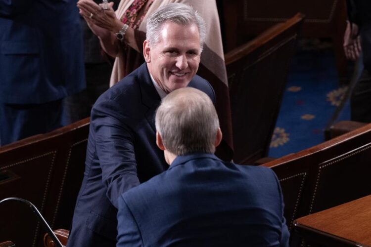 El codazo del exlíder republicano a un compañero que le purgó agita el Congreso de Estados Unidos