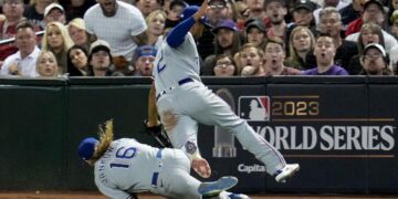 El poder de Semien y Seager coloca a Rangers a un triunfo de conquistar la Serie Mundial