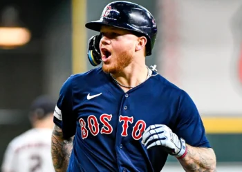 Las Medias Rojas intercambia Alex Verdugo