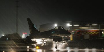 Nueva Ofensiva Militar: Estados Unidos y Reino Unido Realizan Ataques contra Objetivos Houthi en Yemen