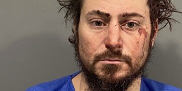Hombre de Johnston Cargado con DUI Después de Chocar con Dos Cruisers de la Policía Estatal de RI